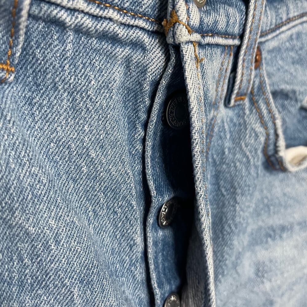 Levi’s Wedgie Jeans 30 Womens Light Wash Button Fly Distressed Denim Casual - Picture 2 of 6